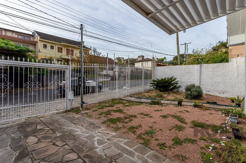 Imagem Casa no Jardim do Salso de 3 dormitórios pátio e piscina