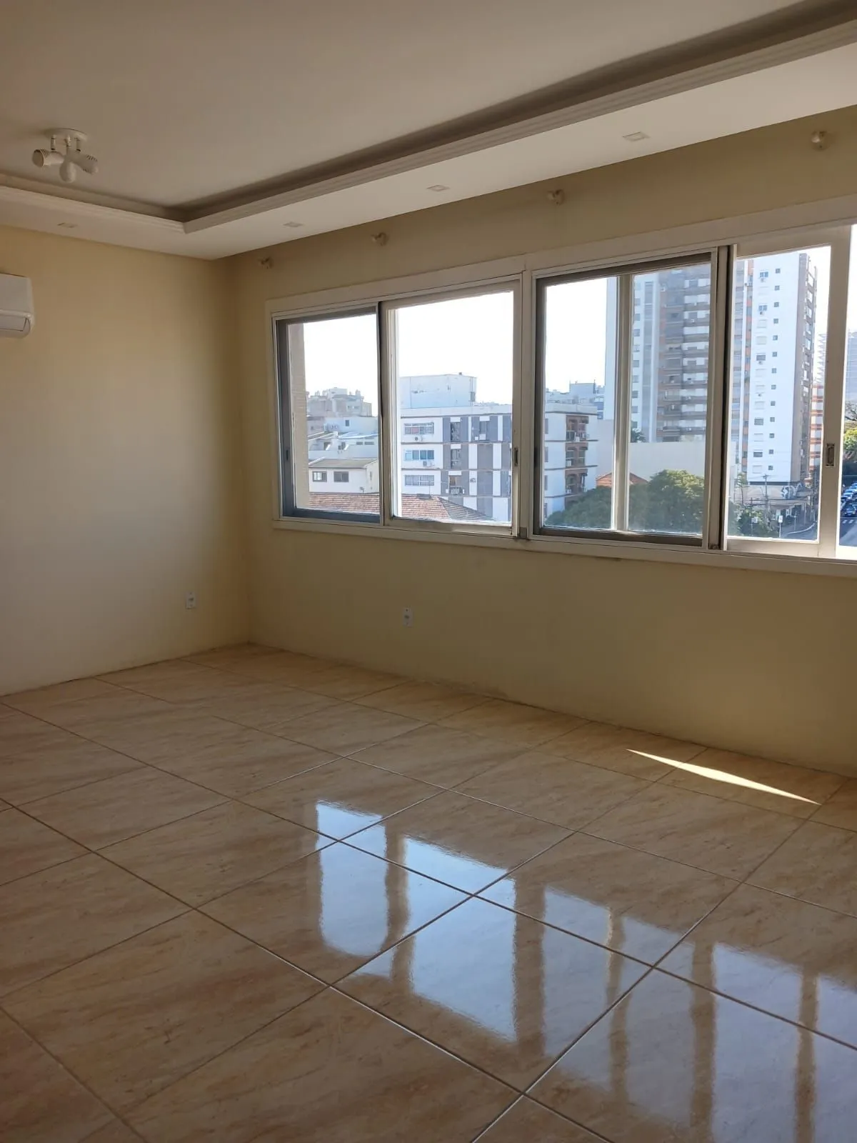 Imagem Apartamento três dormitórios ( uma suíte) panorâmico