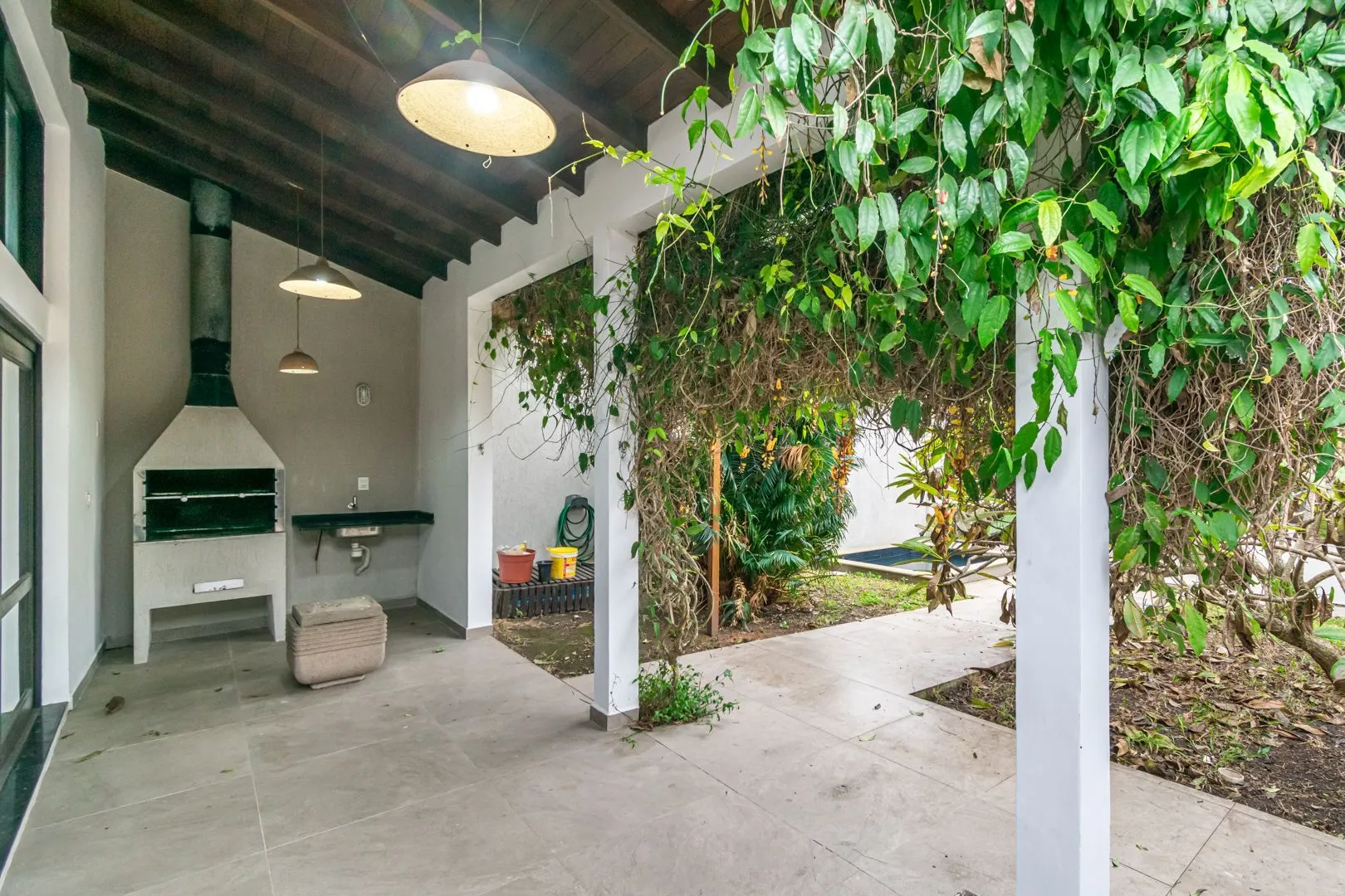Imagem Casa sobrado no bairro Cristal de 3 dormitórios e 3 vagas DESOCUPADA