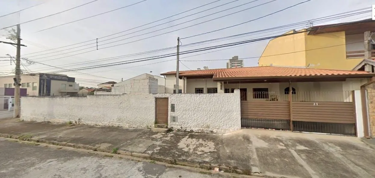 Foto do imóvel Ampla Casa com 02 Dormitórios, Suíte, Garagem e Quintal - Ideal para Uso Residencial ou Comercial - Disponível para Venda ou Aluguel