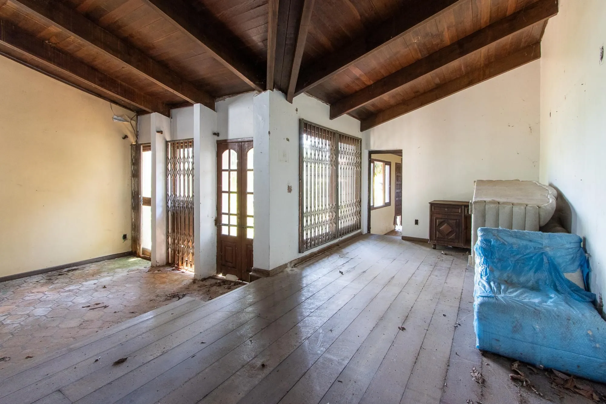 Imagem Casa para Venda - 320m², 3 dormitórios, sendo 1 suites, 4 vagas - Cristal
