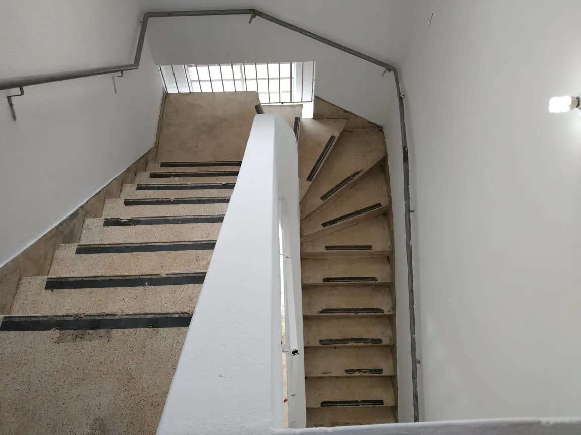 Imagem Prédio comercial bem localizado, composto por duas amplas lojas, cada uma com aproximadamente 200 m...