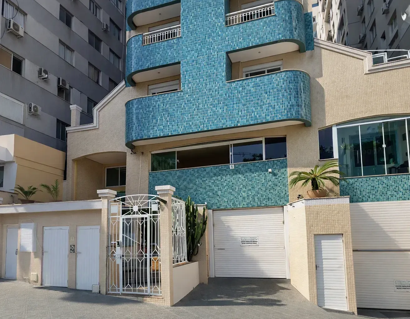 Imagem Apartamento com 2 Quartos à Venda, Locação ou Temporada, 68 m² em Centro - Florianópolis