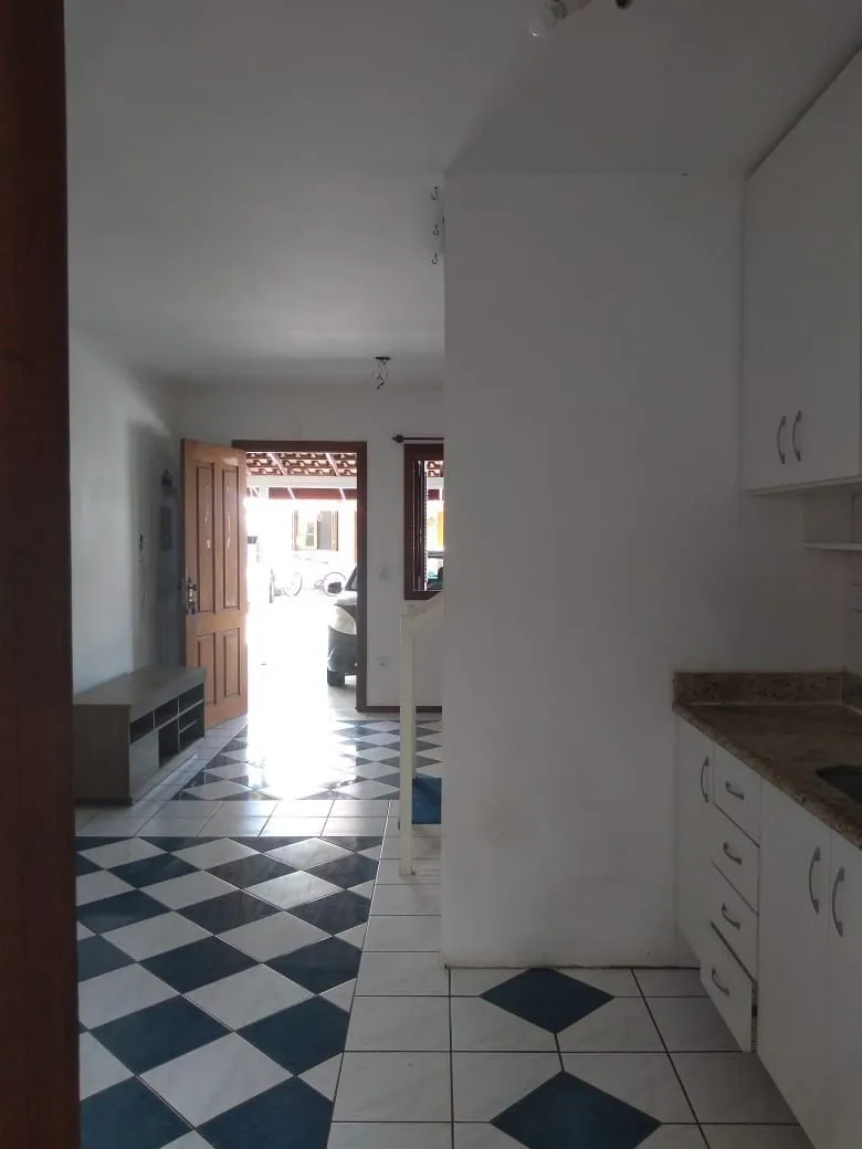 Imagem Casa em condomínio fechado com 94m2, 3 dormitórios no bairro Camaquã.