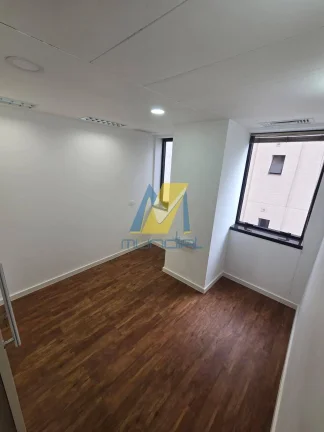 Imagem Conjunto comercial pronto para uso no 11º andar, ideal para escritórios