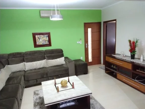 Imagem Casa em área nobre, 3 dormitórios com 1 suíte.