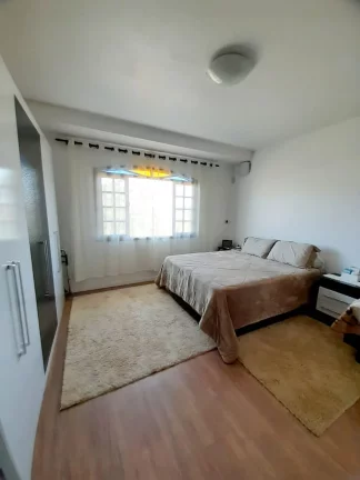 Imagem Magnífico Imóvel em Garopaba-SC: Casa e 2 Aptos, Vista para o Mar, 310m², Próx. à Praia.