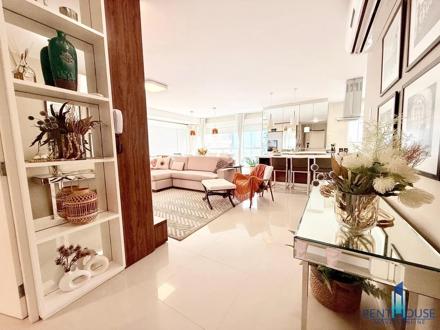 Imagem Apartamento Quadra Mar para Venda em Balneário Camboriú, CENTRO, 3 dormitórios, 3 suítes, 4 banheiros, 4 vagas