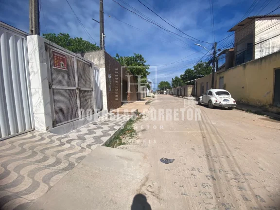 Imagem Casa com Piscina à Venda em Pau Amarelo - 3 Quartos