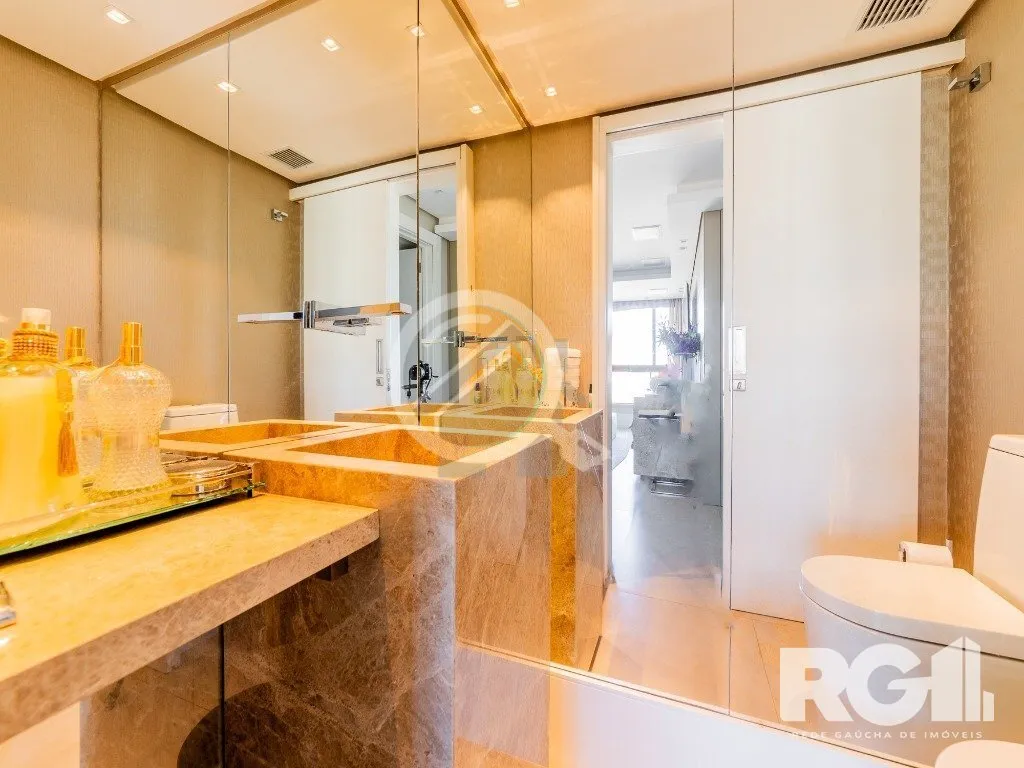Imagem EXCLUSIVIDADE. Belíssimo apartamento com 245 m², mobiliado, com 3 suítes no bairro Moinhos de Ven...