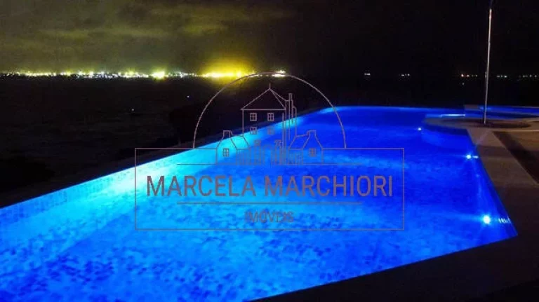 Imagem Casa alto padrão a venda em morro do moreno Praia da Costa ES.