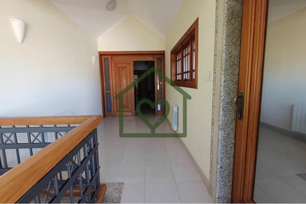 Imagem Desfrute do conforto e sofisticação com esta espetacular casa à venda no bairro Partenon, em Port...