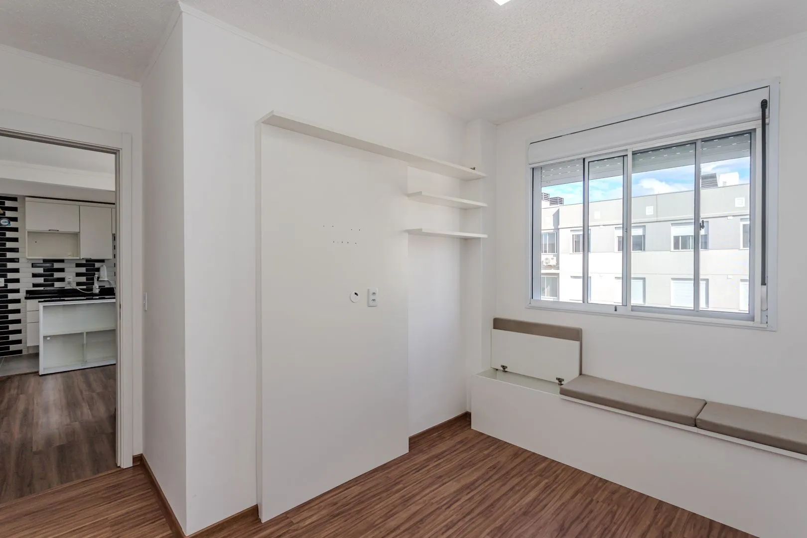 Imagem Apartamento no Sarandi de 2 dormitórios vaga e infra DESOCUPADO