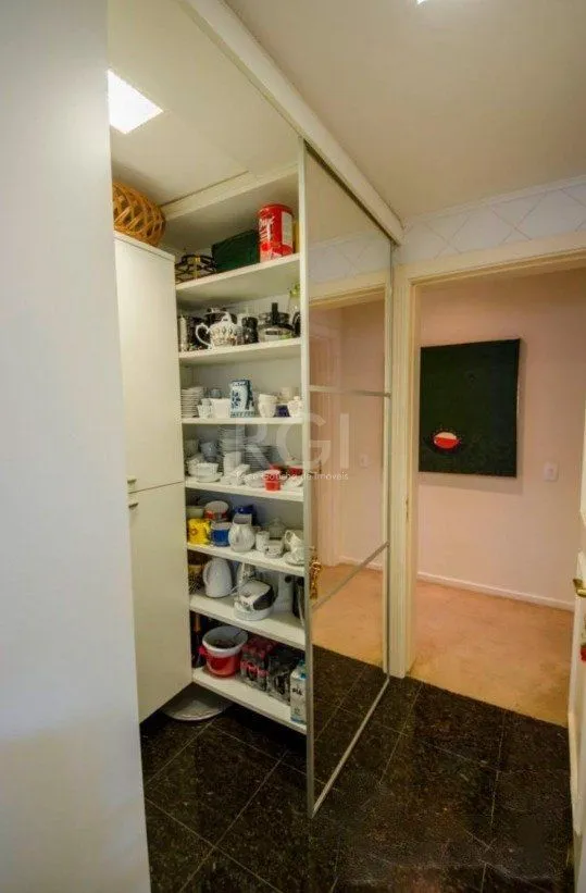 Imagem Apartamento a venda semi mobiliado 3 suítes no Moinhos de Vento