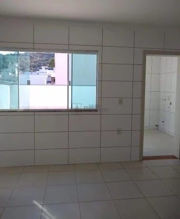 Imagem Sobrado triplex com 3 suítes no Ariribá