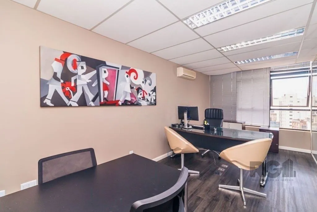 Imagem Excelente sala comercial de 140m² no centro.