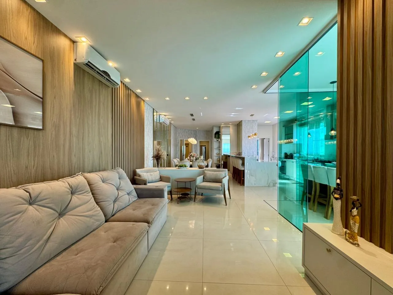 Imagem Apartamento com vista para o mar à venda com 240m2 por R$ 8.000.000,00