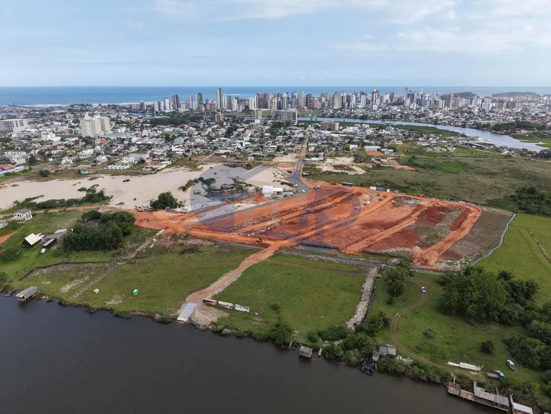 Imagem Casa á venda com 5 suítes no centro de Passo de Torres/SC