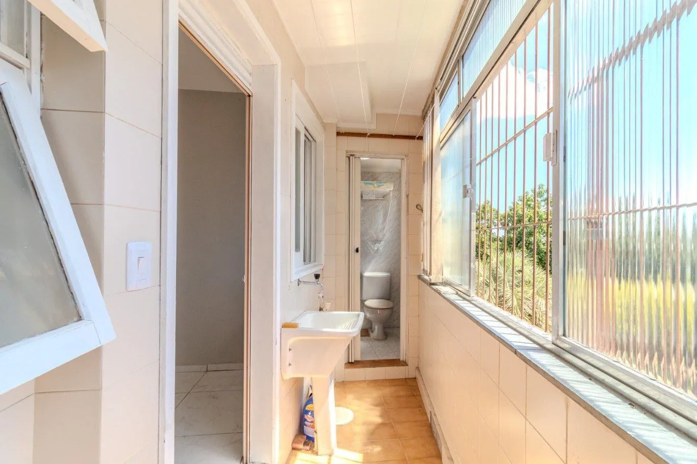 Imagem Apartamento de 2 dormitórios à venda em Vila Ipiranga, Porto Alegre.