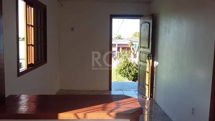 Imagem Casa para Venda - 68m², 2 dormitórios, 1 vaga - Belém Novo