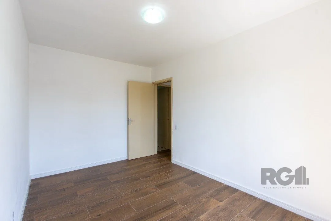 Imagem Apartamento de 2 Dormitórios com Vaga Coberta no Conjunto Residencial Santos Dumont