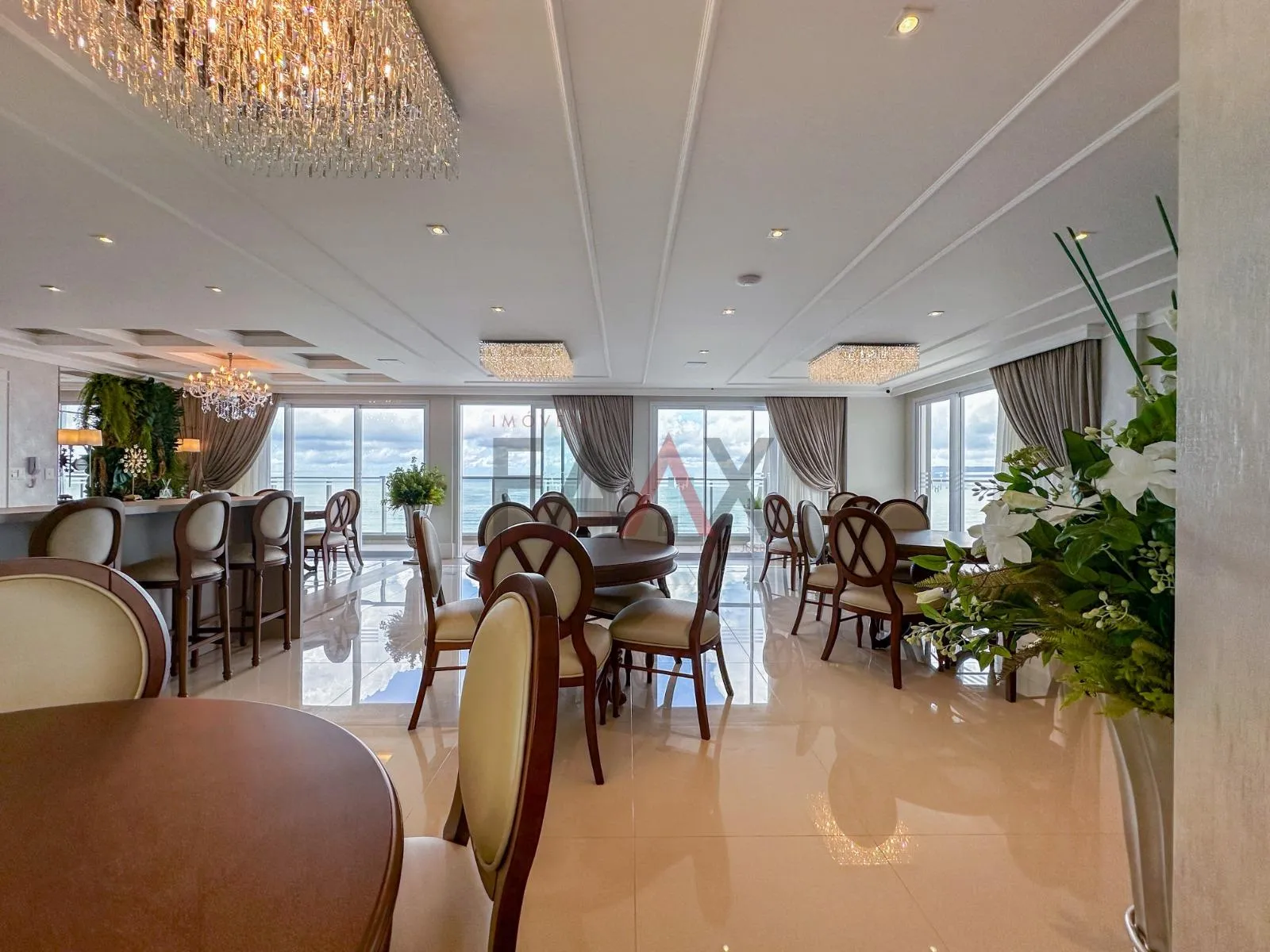 Imagem Château de Florence Apartamentos à Beira-Mar em Itapema - Conforto e Elegância