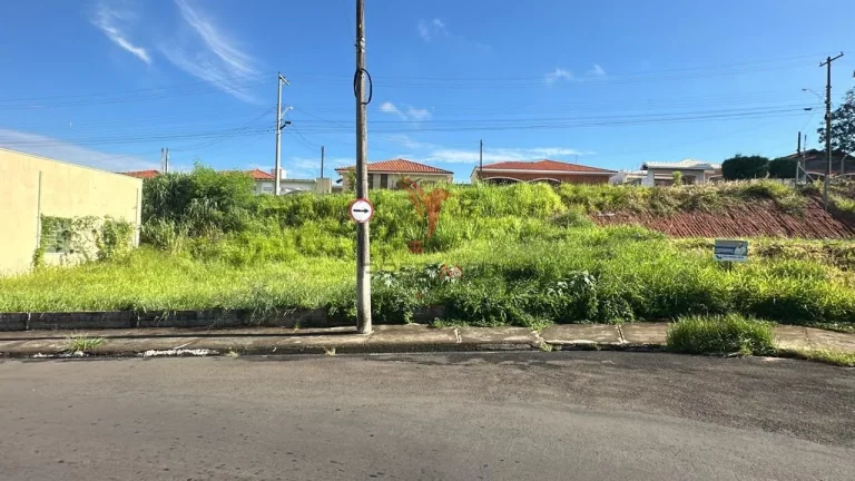 Vendo Excelente Terreno com 560 m² em São Pedro - SP