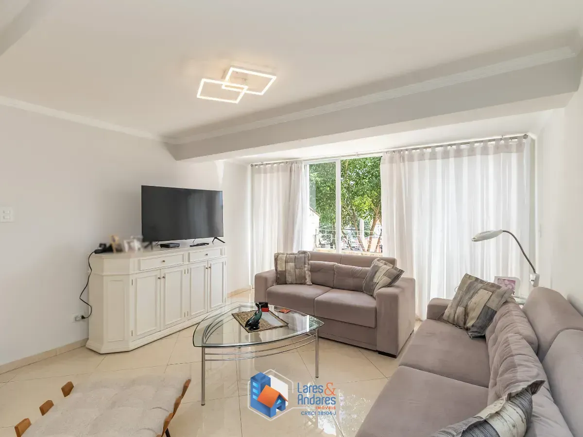 Imagem Casa para venda em Água Fria com 4 quartos, sendo 3 suítes, 243m²