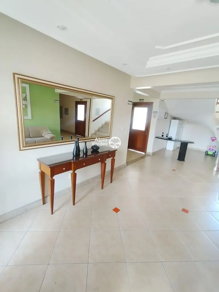Imagem Vende-se apto mobiliado no centro de Canela- 2 Quartos- R$520.000,00