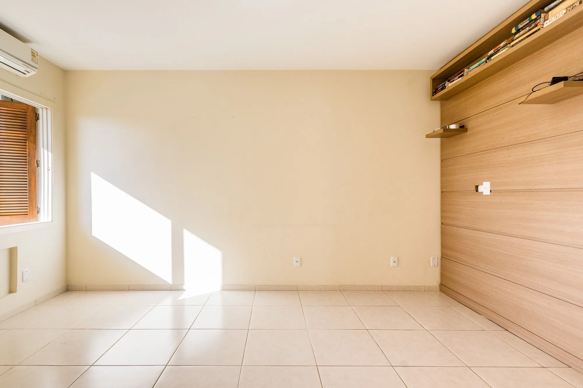 Imagem Oportunidade única: Apartamento com dois dormitórios e vaga de garagem à venda no coração do Bairro Higienópolis!