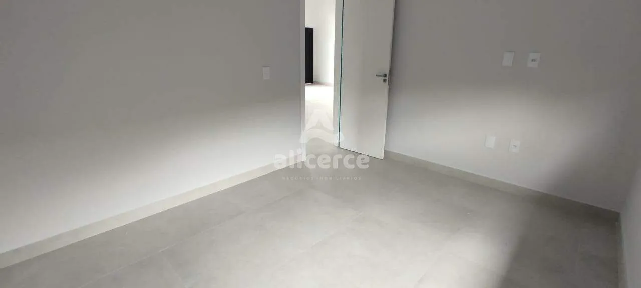 Imagem Casa à venda com 3 Quartos, 1 Suíte e 94,00m² em Ipiranga - São José/SC