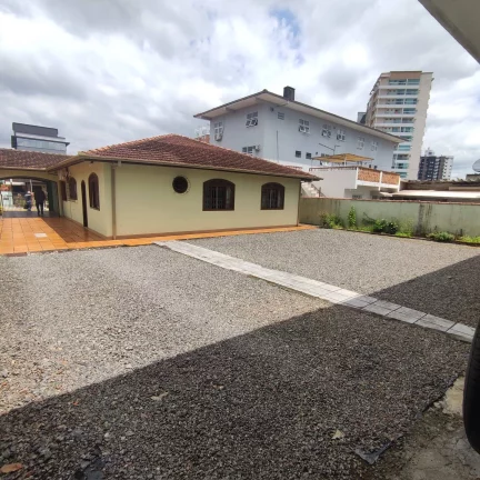 Imagem Casa Averbada à venda em Joinville, bairro Saguaçú