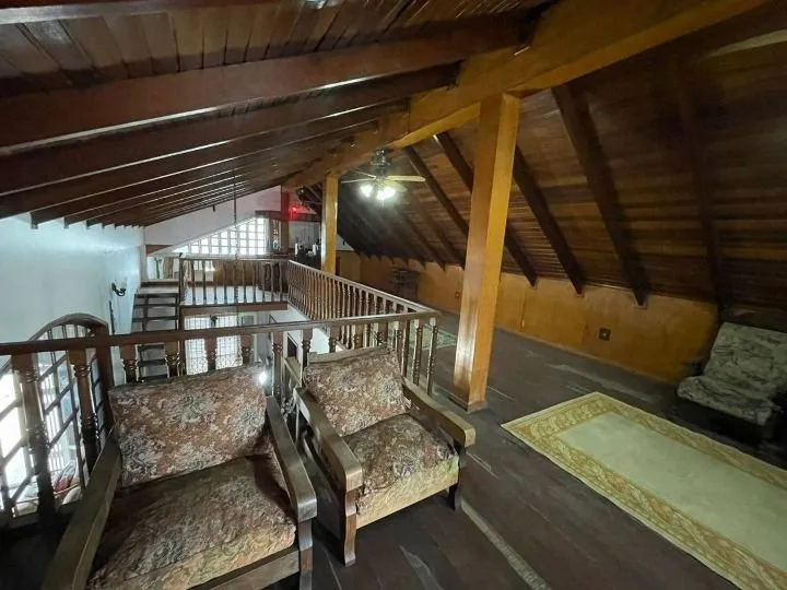Imagem Vendo Sobrado Residencial com 4 Quartos e Suíte