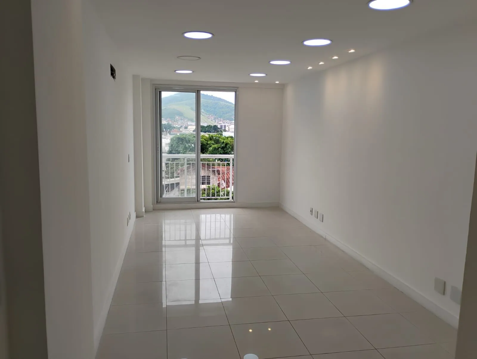 Imagem Sala comercial à venda no bairro Taquara em Rio de Janeiro/RJ