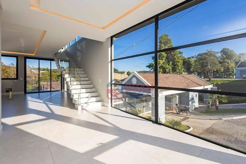 Imagem Casa alto padrão a venda próximo ao parque Tingui