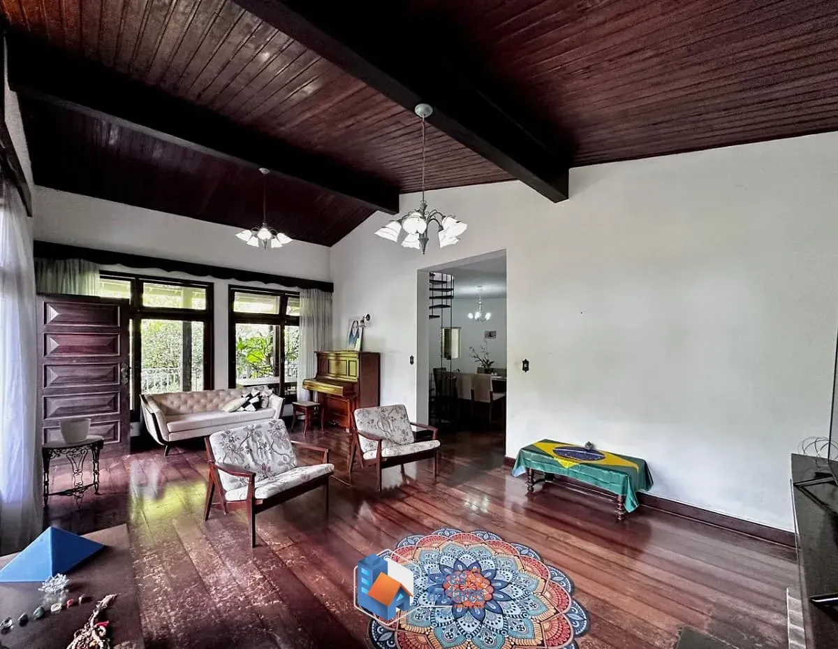 Imagem Casa para venda em Interlagos com 4 quartos, sendo 2 suítes, 380m²