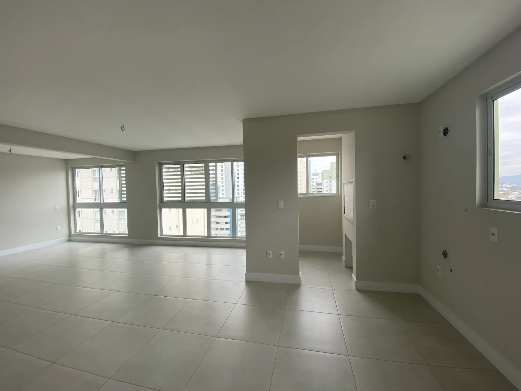 Imagem Apartamento com 3 Quartos à Venda, 93 metros em Centro - Balneário Camboriú