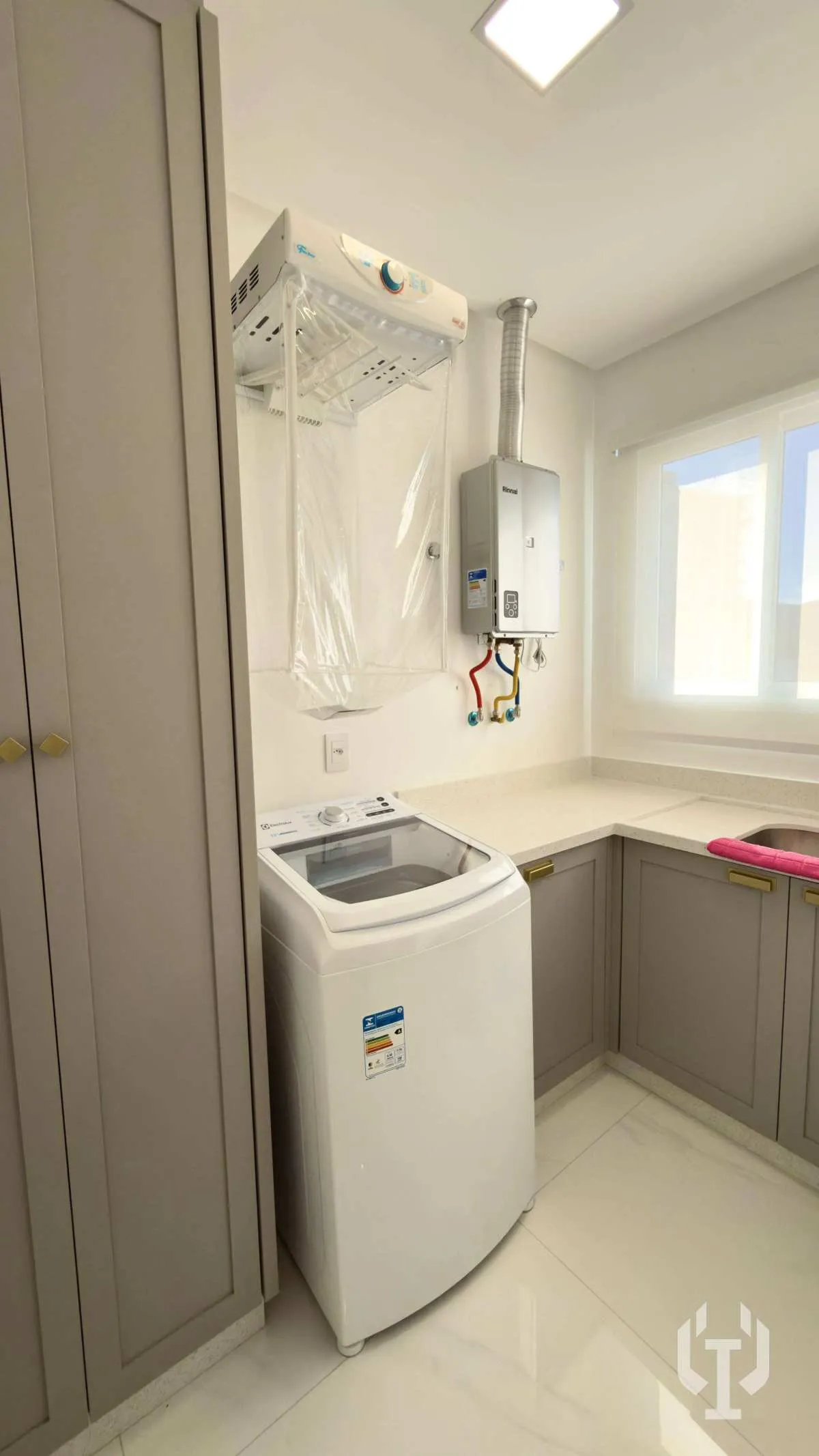 Imagem Apartamento San Lorenzo Dallo à venda, com 4 suítes, 4 vagas e finamente mobiliado no centro de Itapema