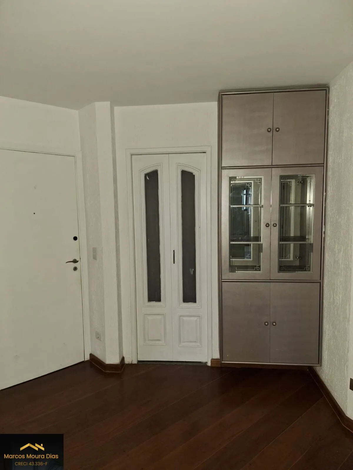 Imagem Apartamento com sacada em Pinheiros, 2 dormitórios ( 1 suíte) e 2 vagas,Edifício com Portaria 24 hs, Gerador e Lazer