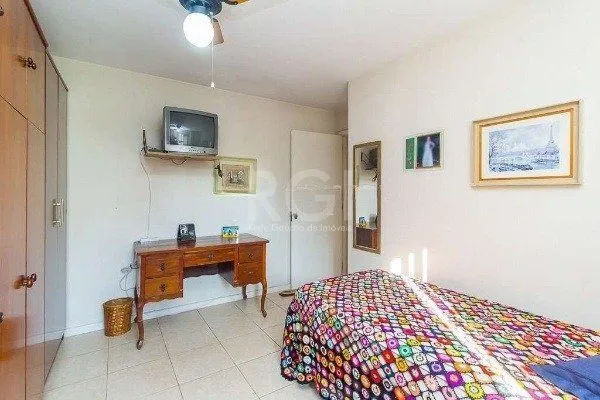 Imagem Casa para Venda - 227m², 3 dormitórios, sendo 1 suites, 4 vagas - Azenha