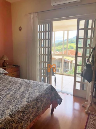 Imagem Casa com 5 dormitórios à venda, 296 m² por R$ 1.600.000,00 - Centro - Brazópolis/MG