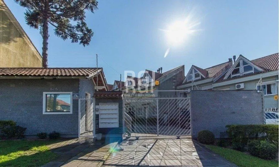 Imagem Casa em condomínio para Venda com 3 dormitórios, sendo 1 suites e 2 vagas no bairro Cristal