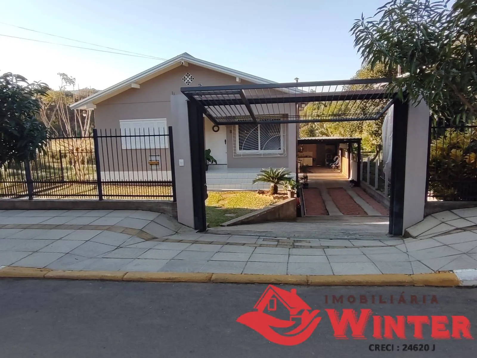 Foto do imóvel Linda casa de 2 pavimentos com 176,00m² no bairro Matiel, Feliz.