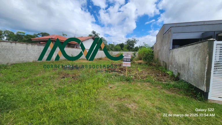 Imagem Terreno Limpo, aterrado e murado. Pronto para construir