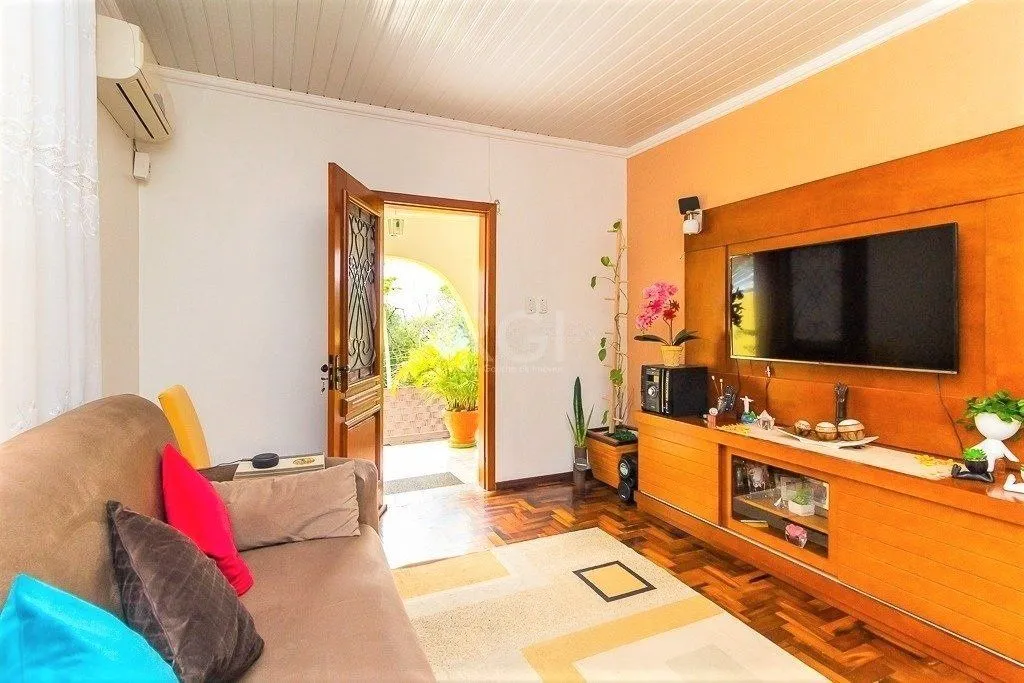 Imagem Casa para Venda - 148m², 2 dormitórios, 1 vaga - Partenon