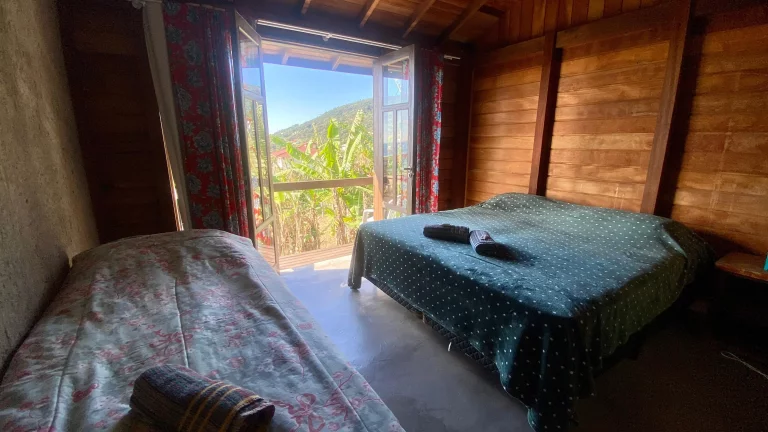 Imagem Oportunidade: Pousada Comercial à Venda na Praia da Gamboa, Garopaba-SC com Vista para o Mar!