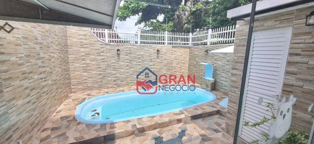 Imagem Casa em Matinhos - Com piscina - 50m da praia