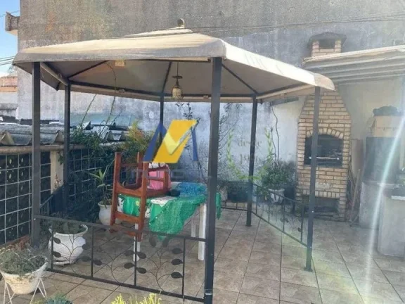 Imagem Casa à Venda com 228m², 2 dormitórios, 1 suíte, 1 sala e 4 vagas!!!