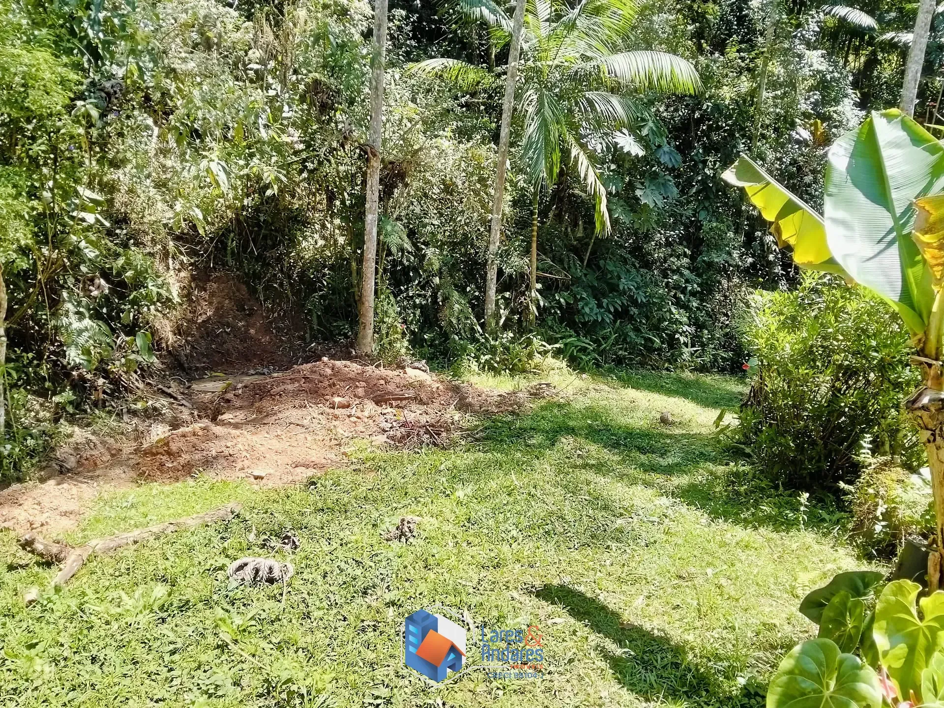 Imagem ARRENDAMENTO DE SITIO COM NASCENTE, ÁREA PARA PLANTIO, CASA COM 3 DORMITÓRIOS, CASEIRO, COM MAIS DE 40.000 METROS IDEAL PARA ONGS - SÃO LOURENÇO DA SERRA.