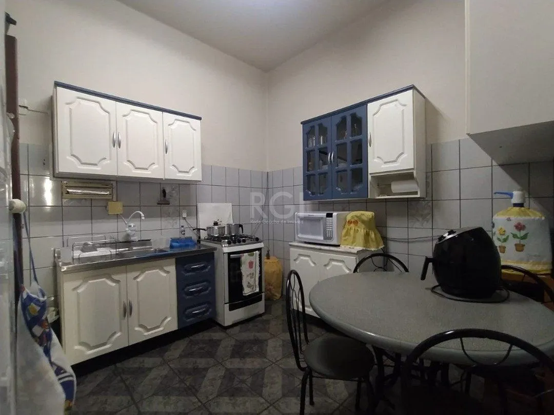 Imagem Casa para Venda - 185m², 3 dormitórios, 5 vagas - Menino Deus